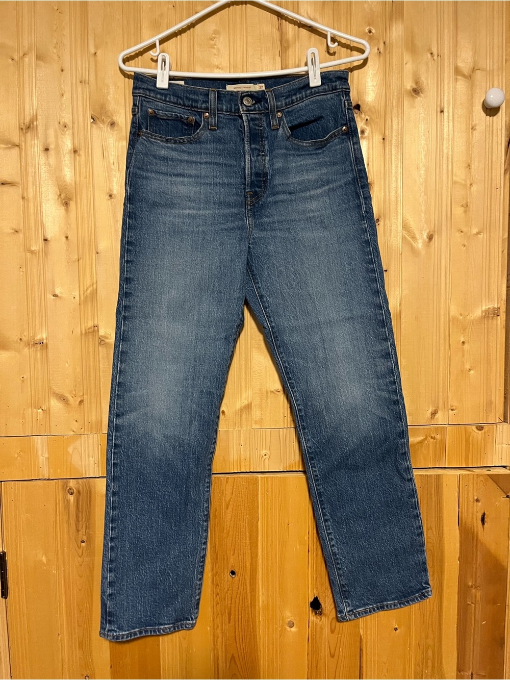 Levi's Women's Straight-Leg Jeans in Medium Blue Wash